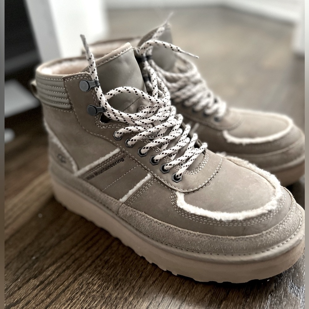 MENS UGG X WHITE MOUNTAINEERING HIGHLAND SPORT DUNE BOOTS - LMTD EDITION